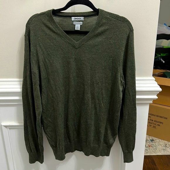 Dkny Other - DKNY Rockefeller Merino Blend V-Neck Sweater Green sz L